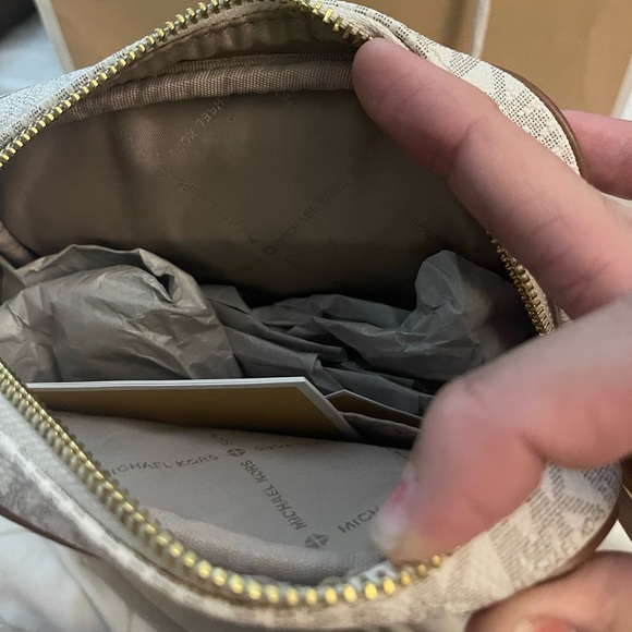 NEW with tag Jet Set travel bag by Michael Kors cross body bag - Picture 6 of 8